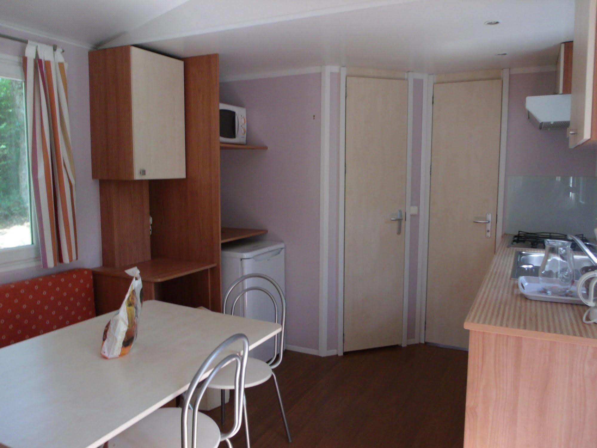 Camping De La Croix D'Arles Bourg  Екстер'єр фото