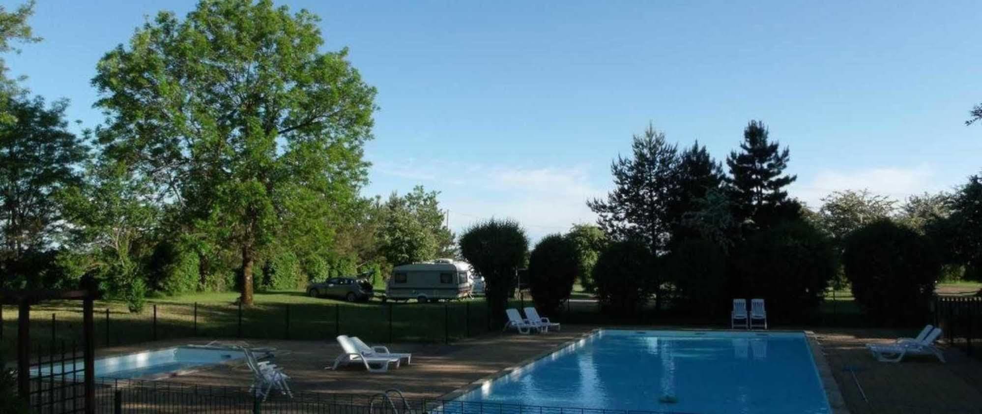 Camping De La Croix D'Arles Bourg  Екстер'єр фото